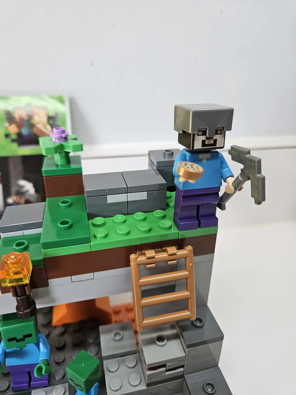 LEGO Minecraft The Zombie Cave 21141 100% Complete Set with Manual Minifigures